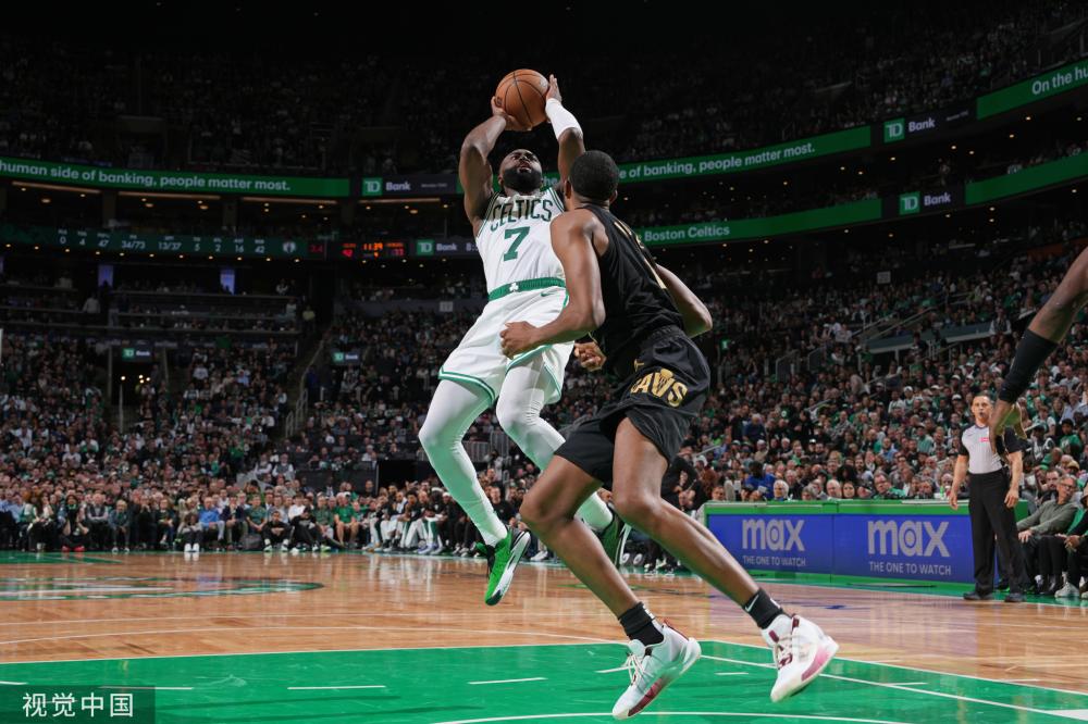 层中举足轻 层中举足轻